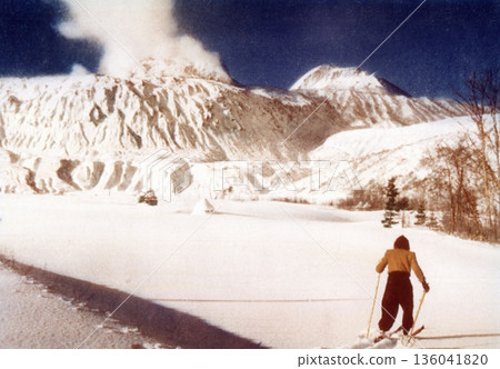 1953-1954年的老照片,北海道壯別町,昭和新山山腳下的滑雪勝地。 1953-1954年的老照片,北海道壯別町,昭和新山山腳下的滑雪勝地。 136041820