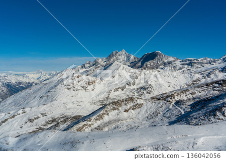從瑞士瓦萊州採爾馬特戈爾內格拉特天文台眺望羅莎峰和冰川 136042056