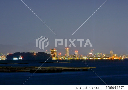 從江田島（霧抽港）眺望夜幕下的廣島市 136044271