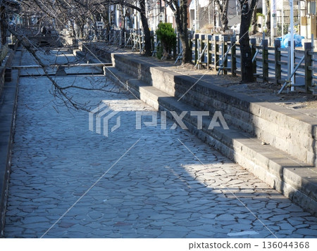 dried-up waterway 136044368