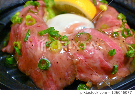 Roast beef bowl 136046077