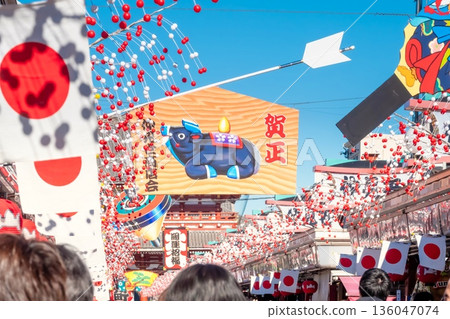 Nakamise Shopping Street bustles with people visiting Sensoji Temple in the New Year Nakamise Shopping Street bustles with people visiting Sensoji Temple in the New Year 136047074