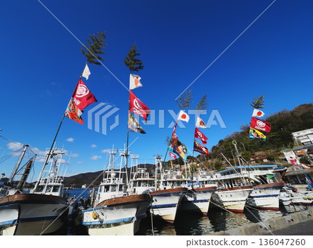Murotsu Fishing Port on New Year's Day 2026 - Large fishing flags Murotsu Fishing Port on New Year's Day 2026 - Large fishing flags 136047260