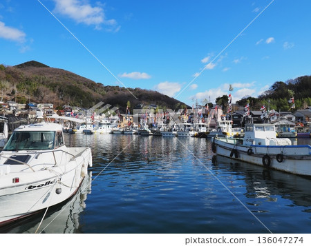 Murotsu Fishing Port on New Year's Day 2026 - Large fishing flags Murotsu Fishing Port on New Year's Day 2026 - Large fishing flags 136047274