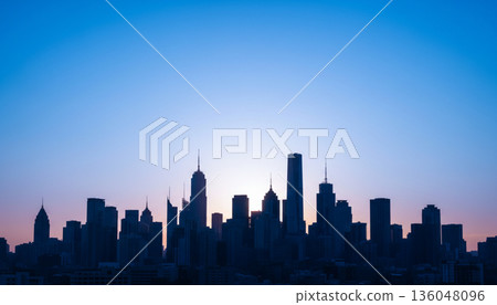 城市辦公大樓的輪廓 136048096