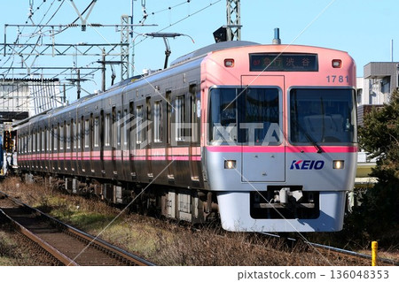 京王1000系列1781F型鮭魚粉紅列車,相容於井之頭線的ATO(自動列車運行)系統。 京王1000系列1781F型鮭魚粉紅列車,相容於井之頭線的ATO(自動列車運行)系統。 136048353