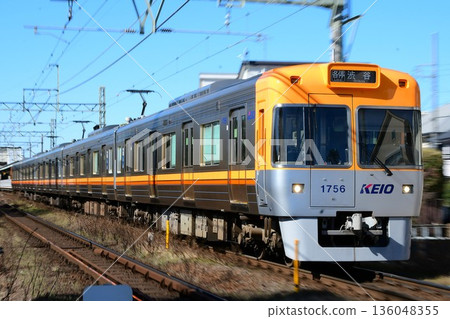 京王1000系列1756F橙米色陣型，搖攝，井之頭線 136048355