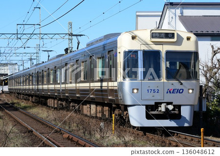 京王1000系1752F號象牙列車繼續在井之頭線運行,並附有30週年紀念公告 京王1000系1752F號象牙列車繼續在井之頭線運行,並附有30週年紀念公告 136048612