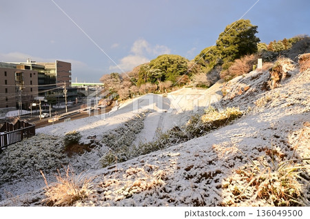 The restored earthworks (Komakiyama Castle) in a snowy landscape 136049500