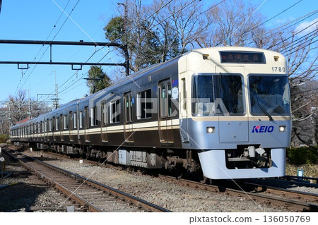 京王1000系列1780F型象牙色列車,相容ATO系統,在井之頭線藍天下疾馳。 京王1000系列1780F型象牙色列車,相容ATO系統,在井之頭線藍天下疾馳。 136050769