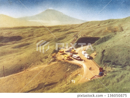 1953-1954年,從靜岡縣特國峠拍攝的富士山老照片 1953-1954年,從靜岡縣特國峠拍攝的富士山老照片 136050875