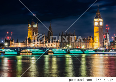 London: The River Thames and the illuminated Palace of Westminster at night London: The River Thames and the illuminated Palace of Westminster at night 136050946