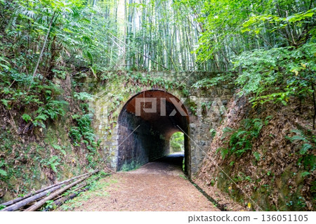 View of the Otana Tunnel on the former Funaki Railway (Ube City) View of the Otana Tunnel on the former Funaki Railway (Ube City) 136051105