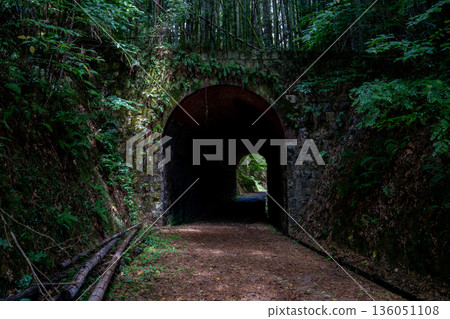 View of the Otana Tunnel on the former Funaki Railway (Ube City) View of the Otana Tunnel on the former Funaki Railway (Ube City) 136051108