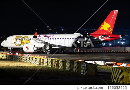 新幾內亞航空A320飛機準備起飛 新幾內亞航空A320飛機準備起飛 136052213