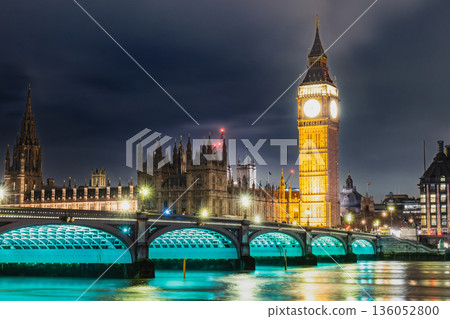 London: The River Thames and the illuminated Palace of Westminster at night 136052800