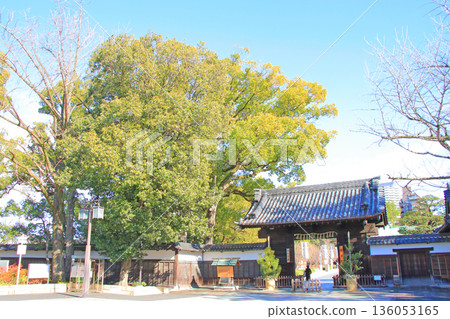 View of the Kuromon Gate in Tokugawa Garden, Nagoya City, Aichi Prefecture View of the Kuromon Gate in Tokugawa Garden, Nagoya City, Aichi Prefecture 136053165