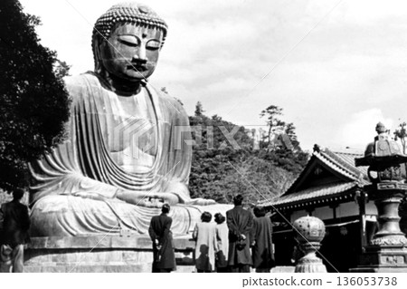 1957年鎌倉大佛的老照片 136053738