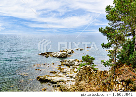 Beautiful seascape of the Cami de Ronda coastal path on the Costa Brava, from Platja d'Aro to Sant Antoni de Calonge. Cala del Pi Beautiful seascape of the Cami de Ronda coastal path on the Costa Brava, from Platja d'Aro to Sant Antoni de Calonge. Cala del Pi 136053941