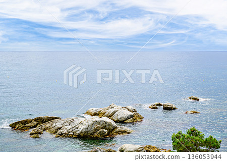 Beautiful seascape of the Cami de Ronda coastal path on the Costa Brava, from Platja d'Aro to Sant Antoni de Calonge. Cala del Pi Beautiful seascape of the Cami de Ronda coastal path on the Costa Brava, from Platja d'Aro to Sant Antoni de Calonge. Cala del Pi 136053944