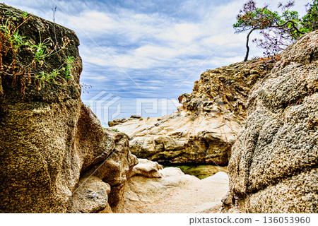Beautiful seascape of the Cami de Ronda coastal path on the Costa Brava, from Platja d'Aro to Sant Antoni de Calonge. Cala del Pi Beautiful seascape of the Cami de Ronda coastal path on the Costa Brava, from Platja d'Aro to Sant Antoni de Calonge. Cala del Pi 136053960