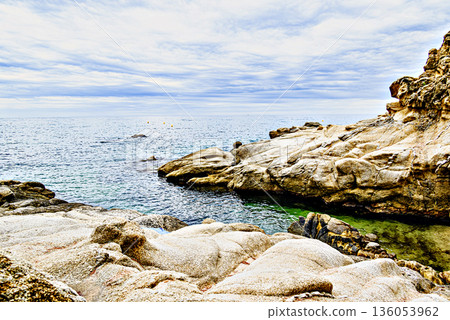Beautiful seascape of the Cami de Ronda coastal path on the Costa Brava, from Platja d'Aro to Sant Antoni de Calonge. Cala del Pi Beautiful seascape of the Cami de Ronda coastal path on the Costa Brava, from Platja d'Aro to Sant Antoni de Calonge. Cala del Pi 136053962