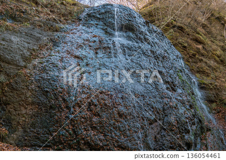 A quiet waterfall flowing down the rock face of Marumori Fudo Falls in Marumori Town, Miyagi Prefecture 136054461