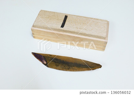 Japanese cuisine: Dried bonito flakes and kanna 136056032