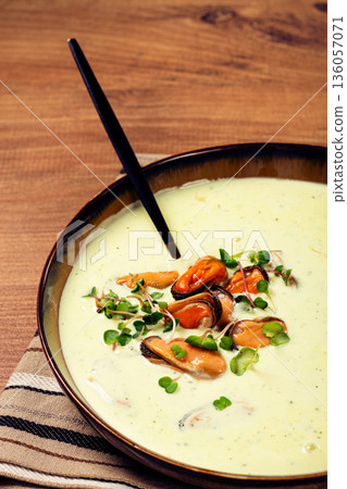 creamy soup with mussels, mussels without shells, American cuisine, homemade, no people 136057071