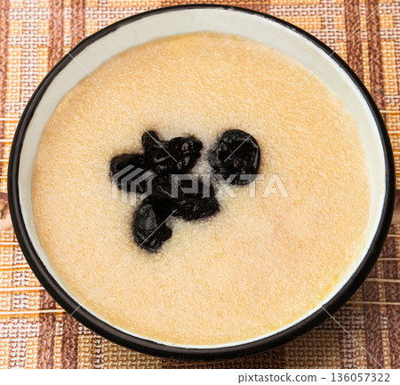 amaranth porridge amaranth porridge 136057322
