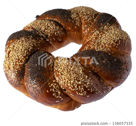Sweet Slavic bun made in the form of a ring, and called Kalach, on a white background in isolation 136057335