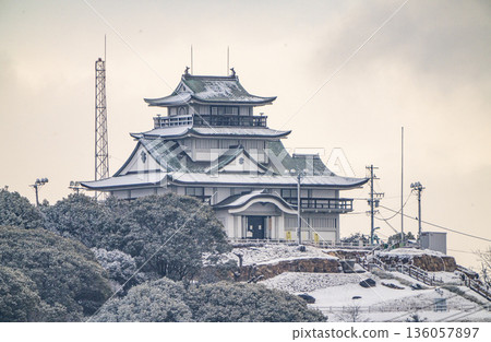 白雪皚皚的小牧山城 白雪皚皚的小牧山城 136057897