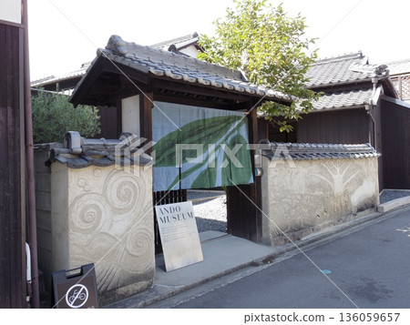 Entrance and garden of a traditional Japanese house 136059657