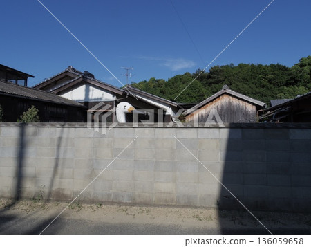 A house with concrete walls and duck decorations 136059658