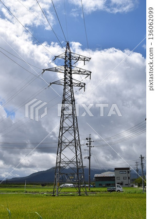 輸電塔高壓交流電 輸電塔高壓交流電 136062099