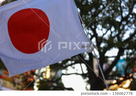 [Japanese flag] The flag fluttering against the winter sky 136062776