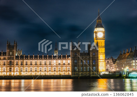 London: The River Thames and the illuminated Palace of Westminster at night 136062845