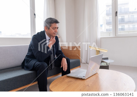 Lounge, office worker, meeting, online conference, venture, senior, executive, middle-aged, executive, video streaming 136063141