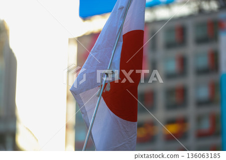 [Japanese flag] The flag fluttering against the winter sky 136063185