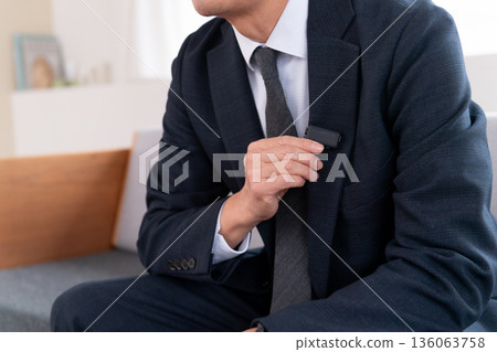 Lounge, office worker, frequency, meeting, online conference, venture, senior, executive, middle-aged, executive, video streaming 136063758