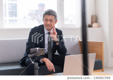 Lounge, office worker, frequency, meeting, online conference, venture, senior, executive, middle-aged, executive, video streaming Lounge, office worker, frequency, meeting, online conference, venture, senior, executive, middle-aged, executive, video streaming 136063769