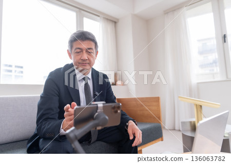 Lounge, office worker, frequency, meeting, online conference, venture, senior, executive, middle-aged, executive, video streaming 136063782