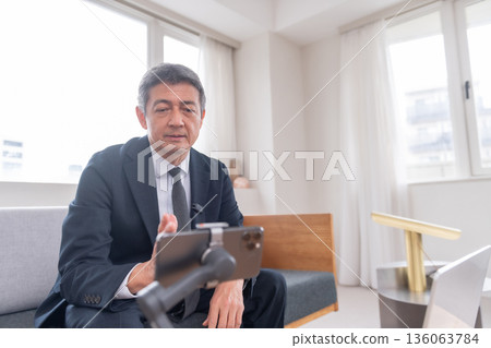 Lounge, office worker, frequency, meeting, online conference, venture, senior, executive, middle-aged, executive, video streaming 136063784