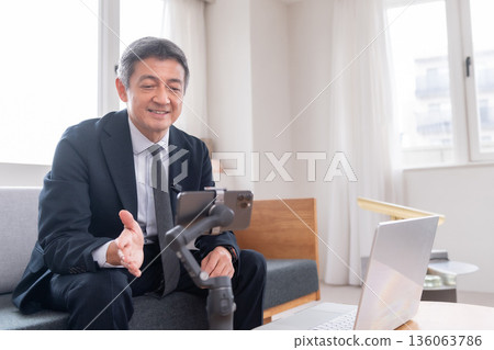 Lounge, office worker, frequency, meeting, online conference, venture, senior, executive, middle-aged, executive, video streaming Lounge, office worker, frequency, meeting, online conference, venture, senior, executive, middle-aged, executive, video streaming 136063786