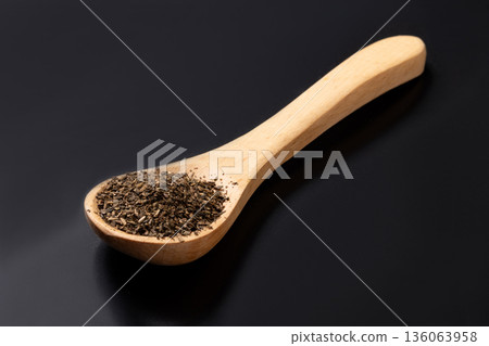 Hojicha tea leaves Hojicha tea leaves 136063958