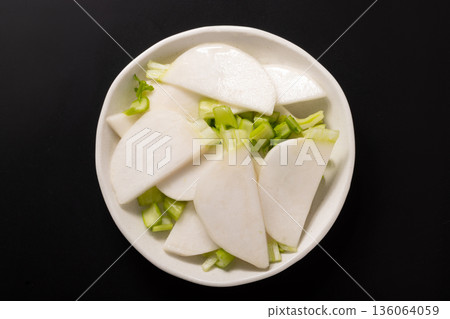 Lightly pickled turnip Lightly pickled turnip 136064059