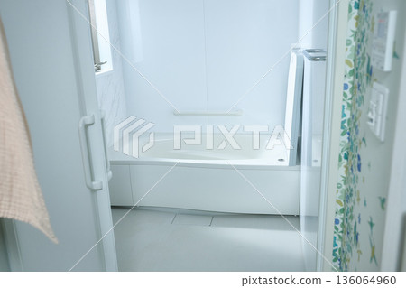 New bathtub 136064960