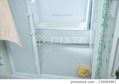New bathtub New bathtub 136064961