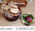 麵包和沙拉套餐 136065139