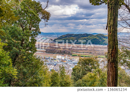 View from the observation deck on the hillside of Mt. Tenno, Oyamazaki Town, Otokuni District, Kyoto Prefecture 136065234